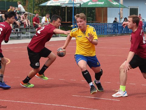 Sportovci v době pandemie koronaviru – aktuálně 8. listopadu 2020: Štěpán Mikšík hraje házenou za zručskou Jiskru a Sokol Nové Veselí 2 (Žďár nad Sázavou)