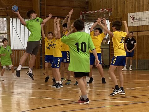 Zimní turnaj mladších žáků v Kutné Hoře vyhráli házenkáři zručské Jiskry před TJ Kobylisy a Kutnou Horou