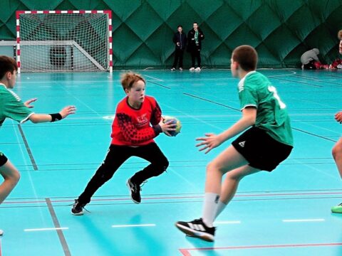 Jedenáct házenkářů (mladší žáci) Jiskry Zruč nad Sázavou bojovalo na 30. ročníku Prague Handball Cupu 2023